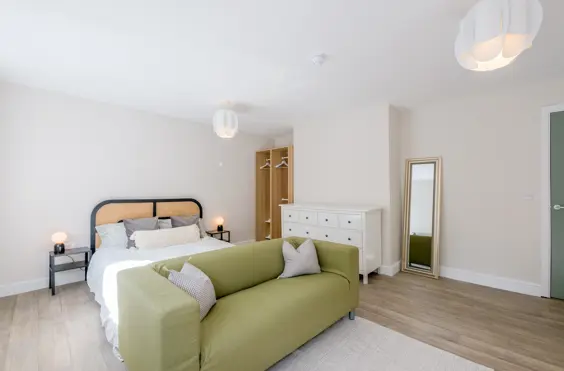 Bridge House - Photo of a typical bedroom