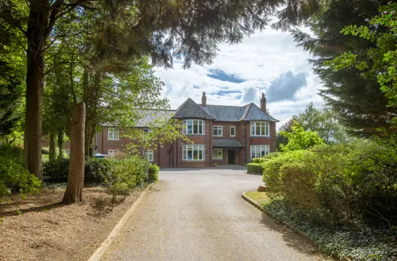 Cranswick Lodge - An outside view of the home