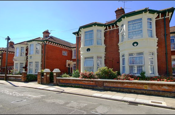Alton Manor Care Home - Portsmouth - An outside view of the home