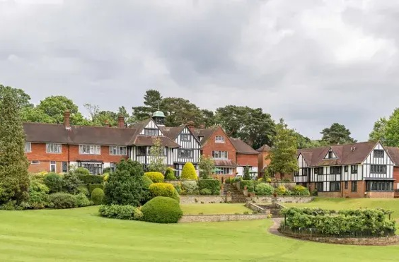 The Reigate Beaumont - An outside view of the home