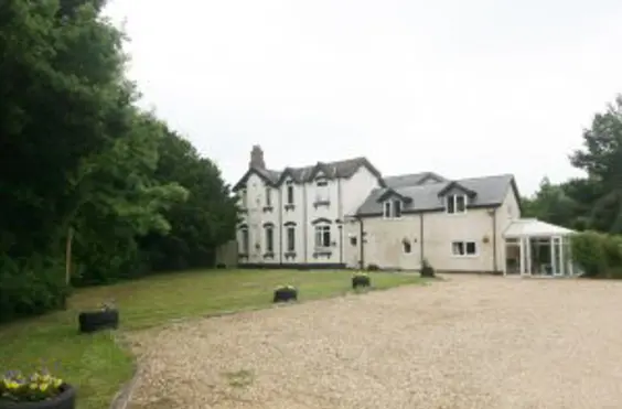 Maple Leaf Lodge - An outside view of the home